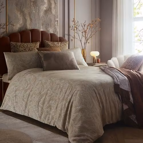 Ulster Weavers Laurence Llewelyn-Bowen Venus Primavera Velvet Throw, Beige, W: 130 cm, D: 180 cm – 3