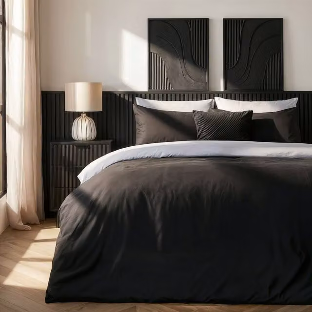 OHS Plain Reversible White Microfibre Duvet Cover and Pillowcase Set, King Size (W: 180 cm, H: 200 cm) – 1