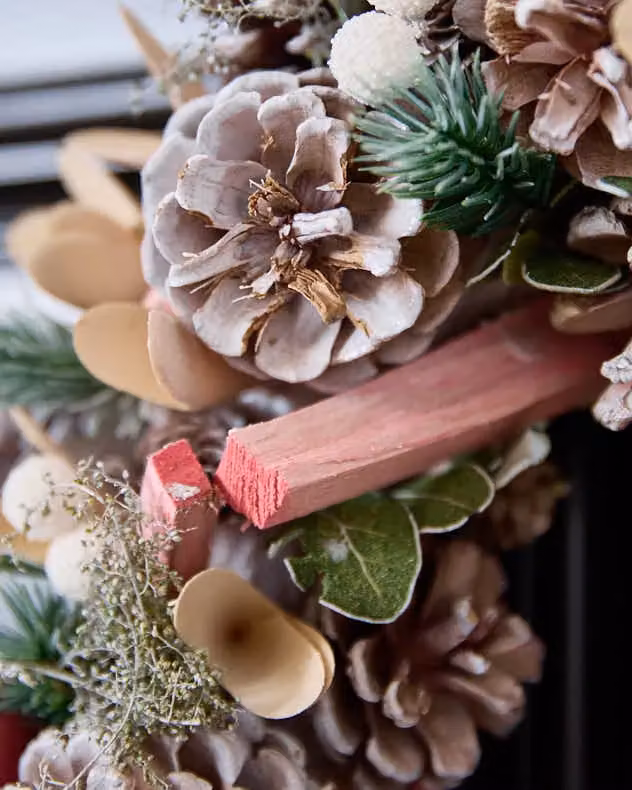 Dibor Pastel Pink and White Driftwood Christmas Wreath with Leaves, Diameter: 33 cm – 5