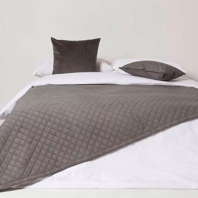 Homescapes Diamond Quilted Velvet Bed Throw - Grey, W/D/H: 200 x 150 x 150 cm