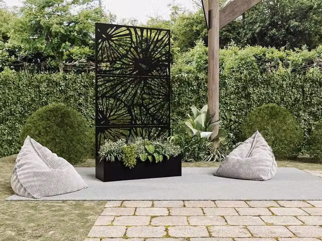 Vente-unique Black Metal Freestanding Planter with Patterned Trellis, W: 92 cm, D: 32.5 cm, H: 173 cm