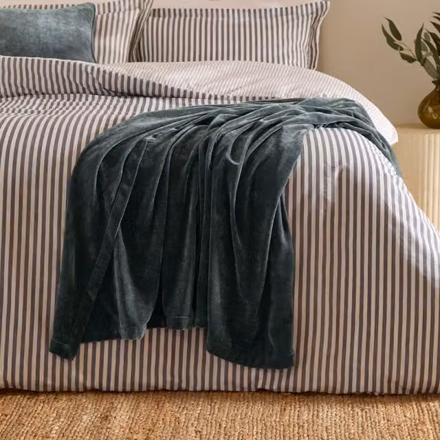Heavy Chenille Velvet Throw in Blue, 200 cm