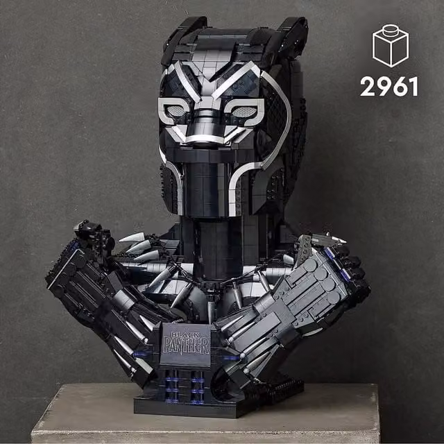 LEGO Marvel Black Panther Infinity Saga Creative Character Building Set in Black
