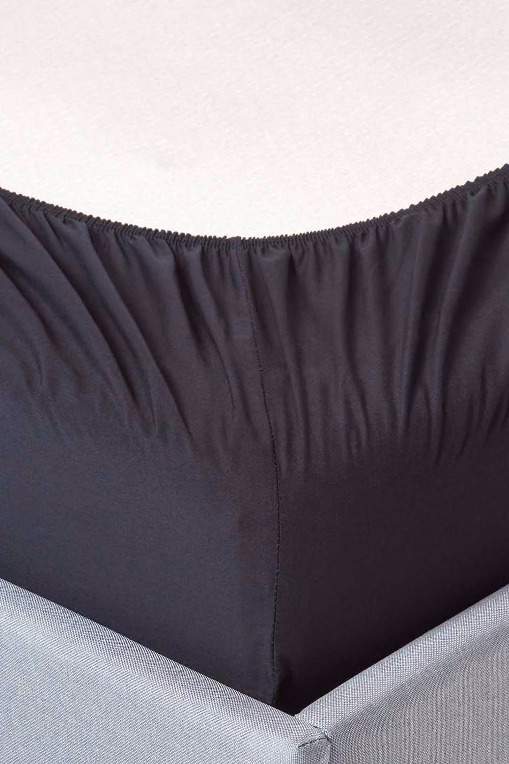 Homescapes Black Extra Deep Single Fitted Sheet, 200 Thread Count Egyptian Cotton Percale, W/D/H: 90 x 190 x 46 cm – 2