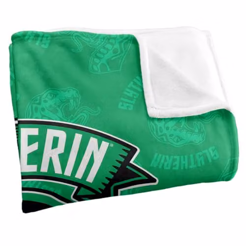 Warner Brothers Harry Potter Slytherin Varsity Badge Fleece Blanket, W/D/H: 152 x 127 cm, White and Green – 2