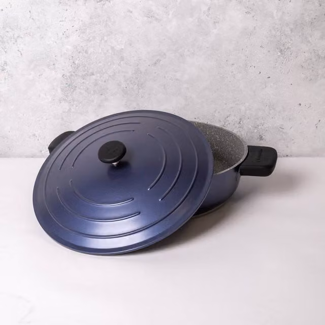MasterClass Cast Aluminium Casserole Dish with Handle Covers, Metallic Blue, 4L – 1