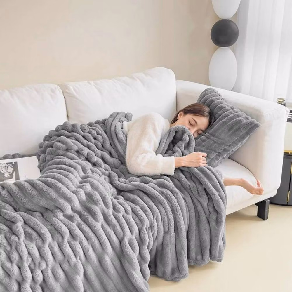 PAWNORA Grey Fluffy Flannel Polyester Blanket, W: 100 cm, L: 150 cm – 3