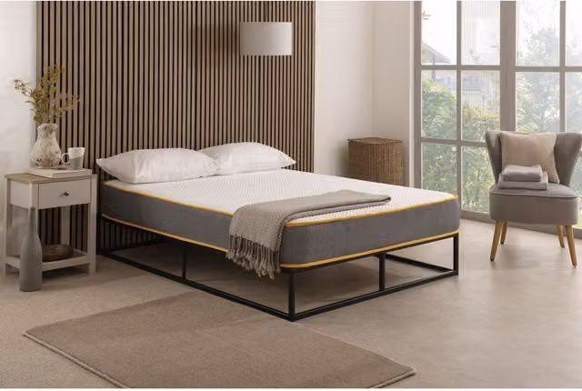 The Foam People Saffron Comfort All Foam Mattress in Grey, King Size, H: 20.32 cm, W: 180 cm, D: 200 cm