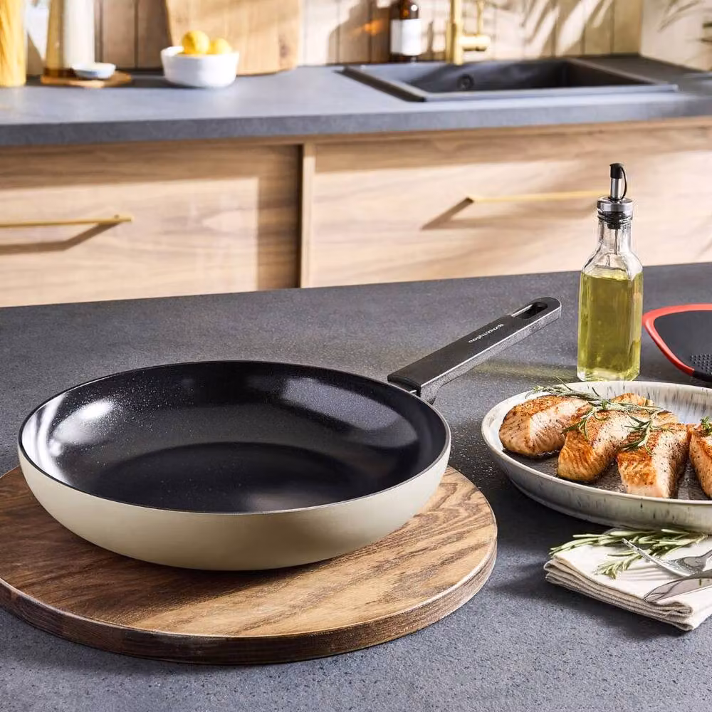 Morphy Richards 28cm Aluminium Frying Pan with Ceramic Coating in Beige – 6
