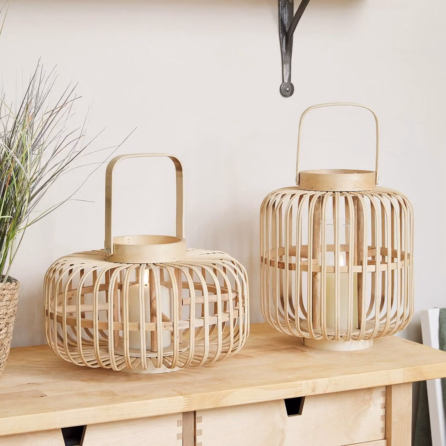 Lights4fun Bamboo Garden Lantern Duo with TruGlow Pillar Candles in Beige