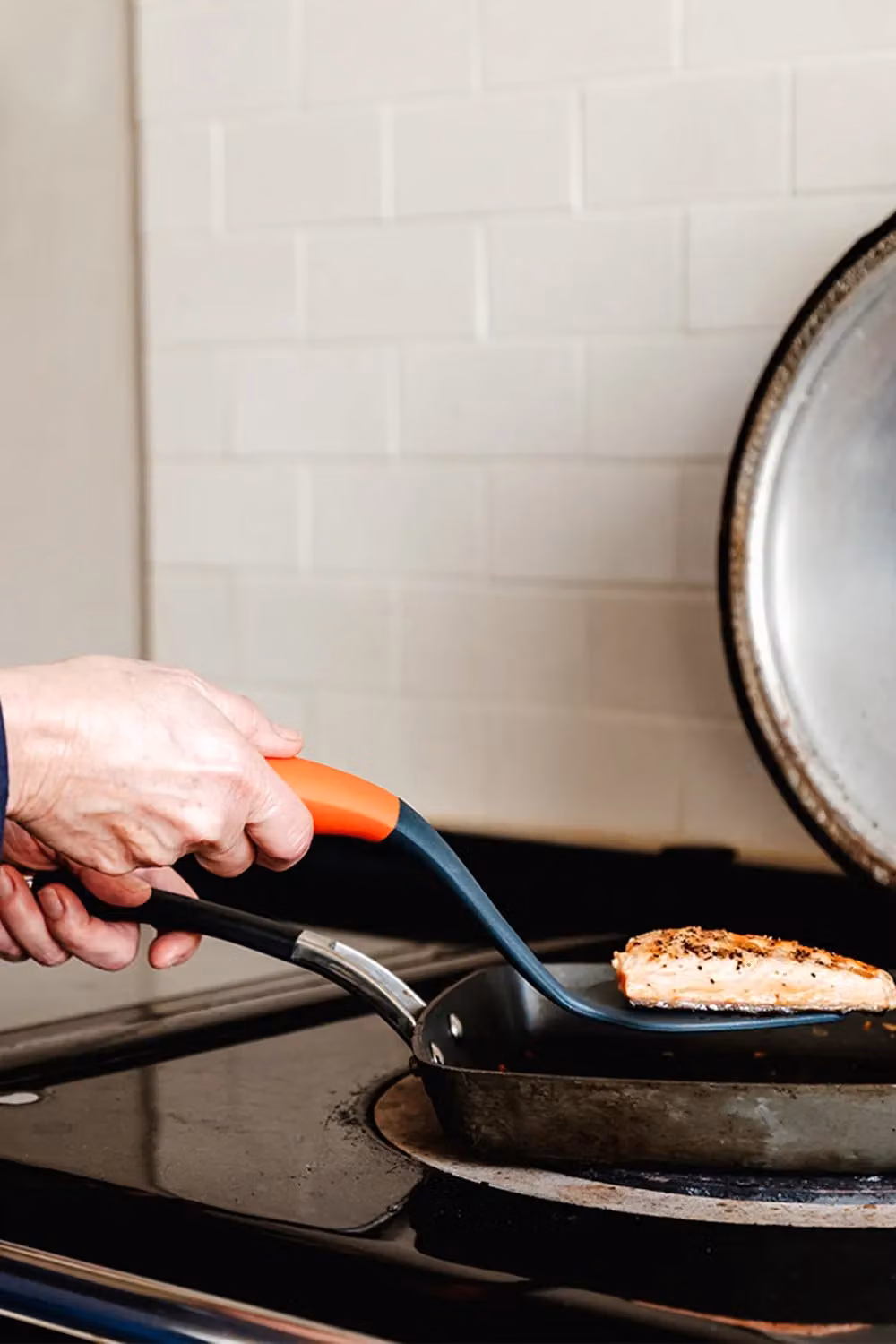 EYRA DESIGNS Heat Resistant Silicone All Hands Kitchen Utensils in Orange – 4