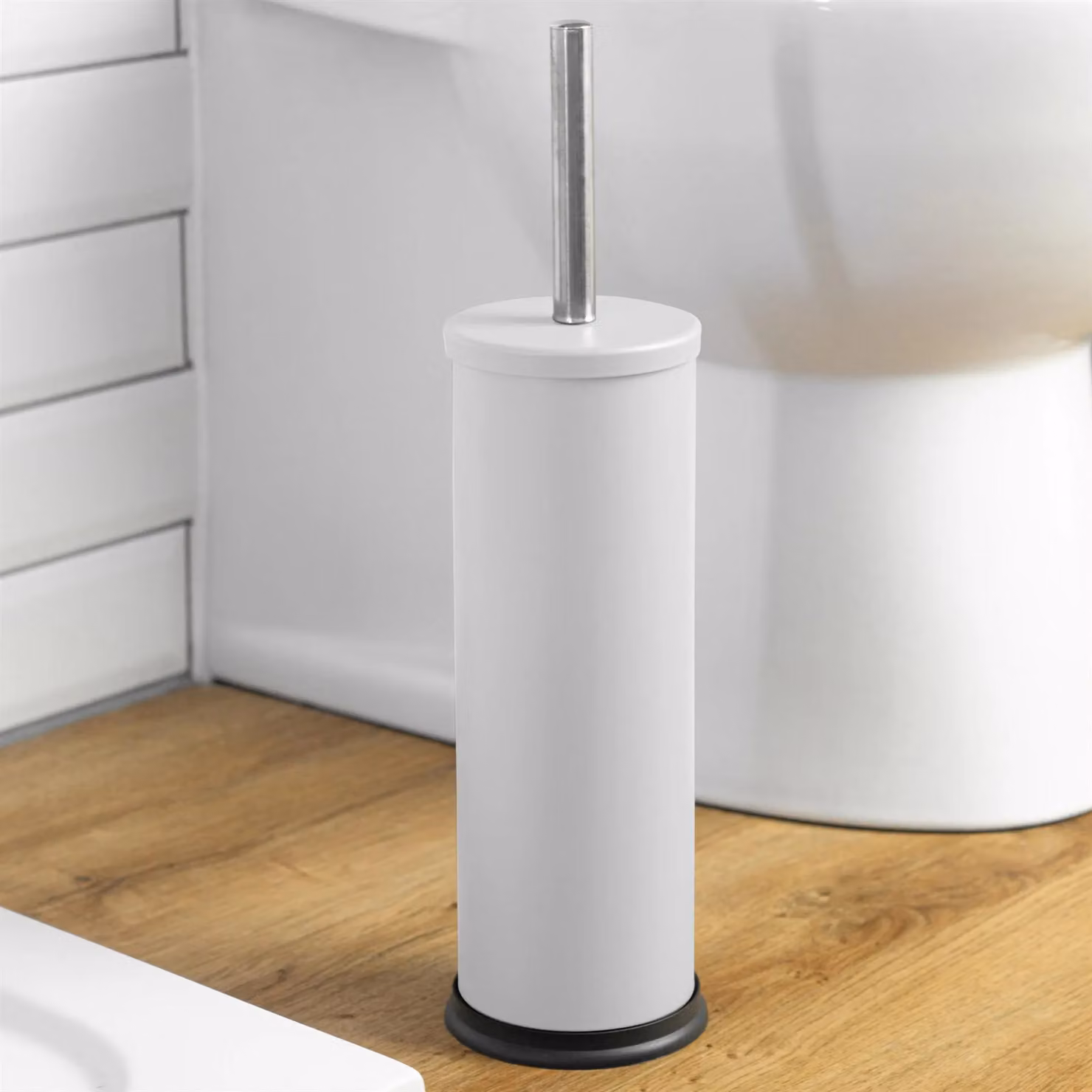 Harbour Housewares Matte White Toilet Brush and Holder Set with Stainless Steel and Plastic Components – 7