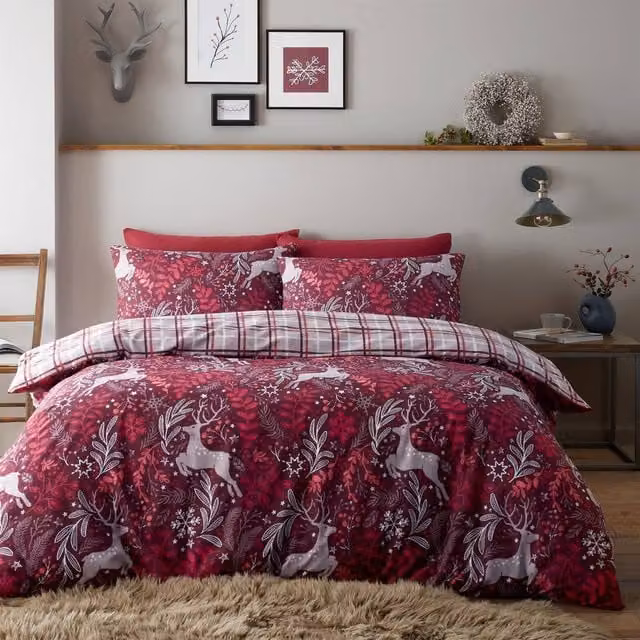 Portfolio Home Winter Stags Reversible Christmas Duvet Cover and Pillowcase Set in Red, Gold, Green and Purple, W/D/H: 200 x 220 cm