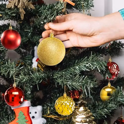 Pelle & Sol 30-Piece Abstract Christmas Bauble Set in Red, Gold and Green – 7