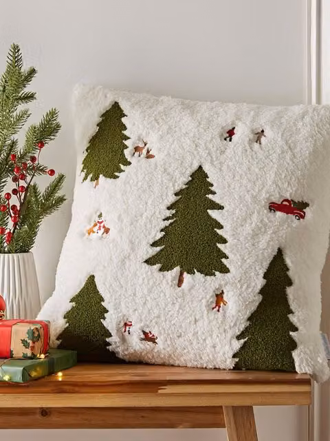 Catherine Lansfield Cosy Boucle Christmas Tree Cushion in Beige and White, W/D/H: 45 x 45 x 45 cm