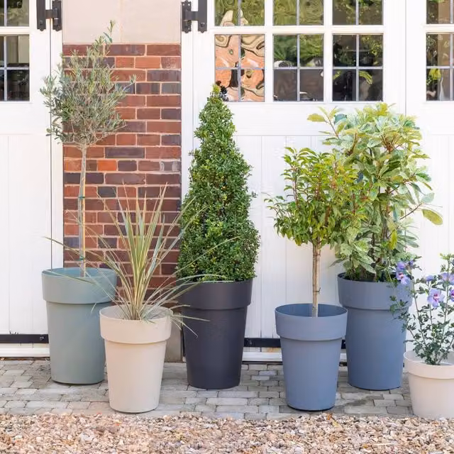 Ivyline Cleo High Planter Tub in Green, H 55 cm x W 39.5 cm