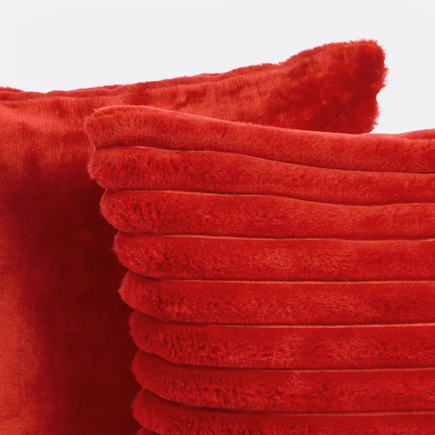 OHS Pack of 2 Red Faux Fur Ribbed Scatter Cushions with Removable Covers, W/D/H: 45 x 45 x 45 cm – 3