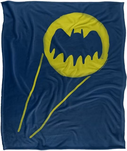 DC Comics Batman The Bat Signal Fleece Blanket in White and Multicolour, W: 152 cm, D: 127 cm