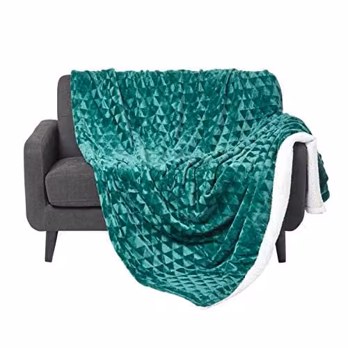 HOMESCAPES Geometric Patterned Sherpa Fleece Throw Blanket in Green and Purple, W/D/H: 130 x 160 cm