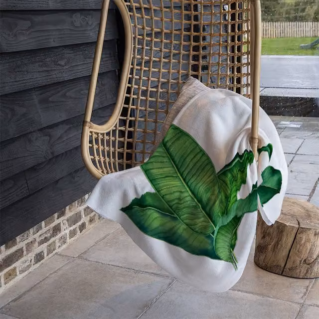 Benjamin Tate Design Bunched Leaves Floral Fleece Blanket in Green and Beige, W/D/H: 120 x 150 cm