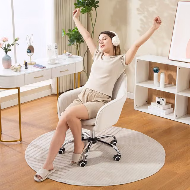 HOMCOM Modern Velvet Swivel Task Chair with Armrests and Castors in Beige and White