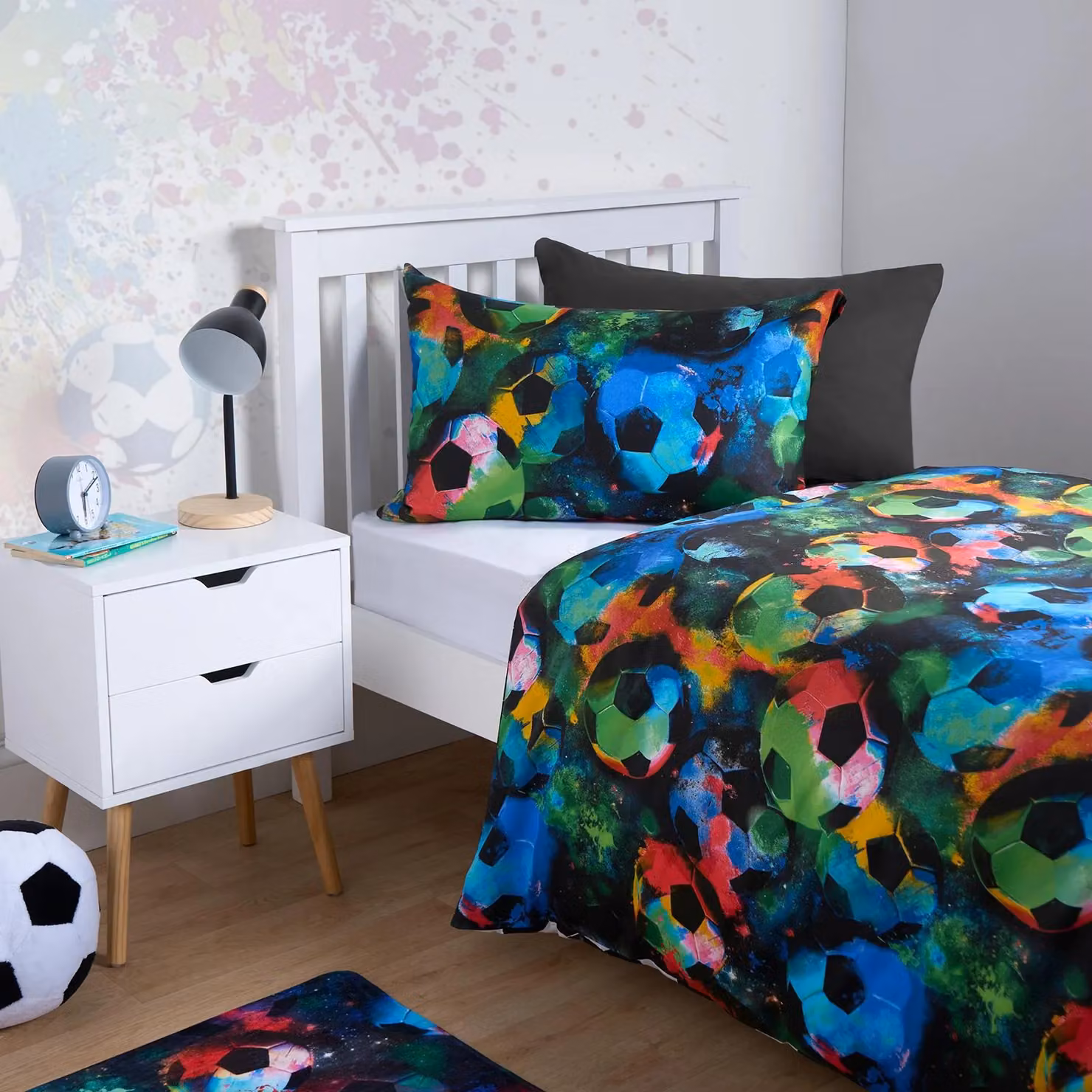 OHS Reversible Neon Football Duvet Cover and Pillowcase Set for Children, Multicolour, W/D/H: 200 x 200 cm with 2 x 50 x 75 cm Pillowcases – 4