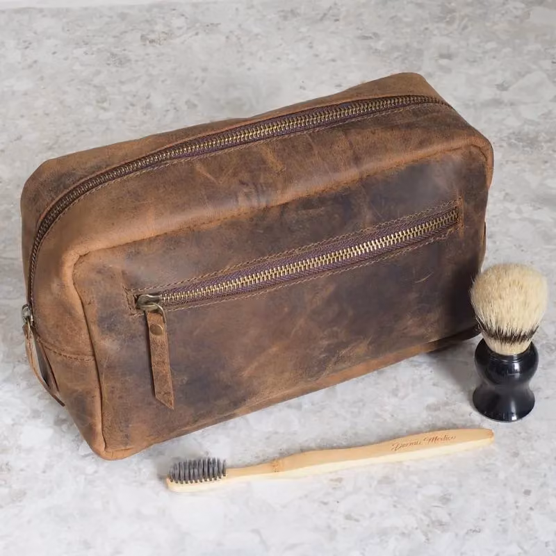 Paper High Buffalo Leather Wash Bag in Brown – 3