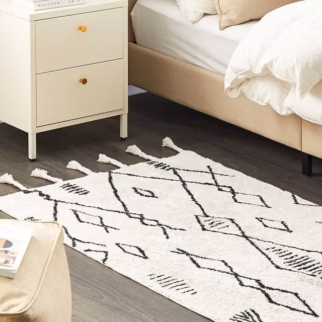 Wyld and Coco Heritage Geometric Cotton Tassel Rug in White and Black, W/D: 80 x 150 cm