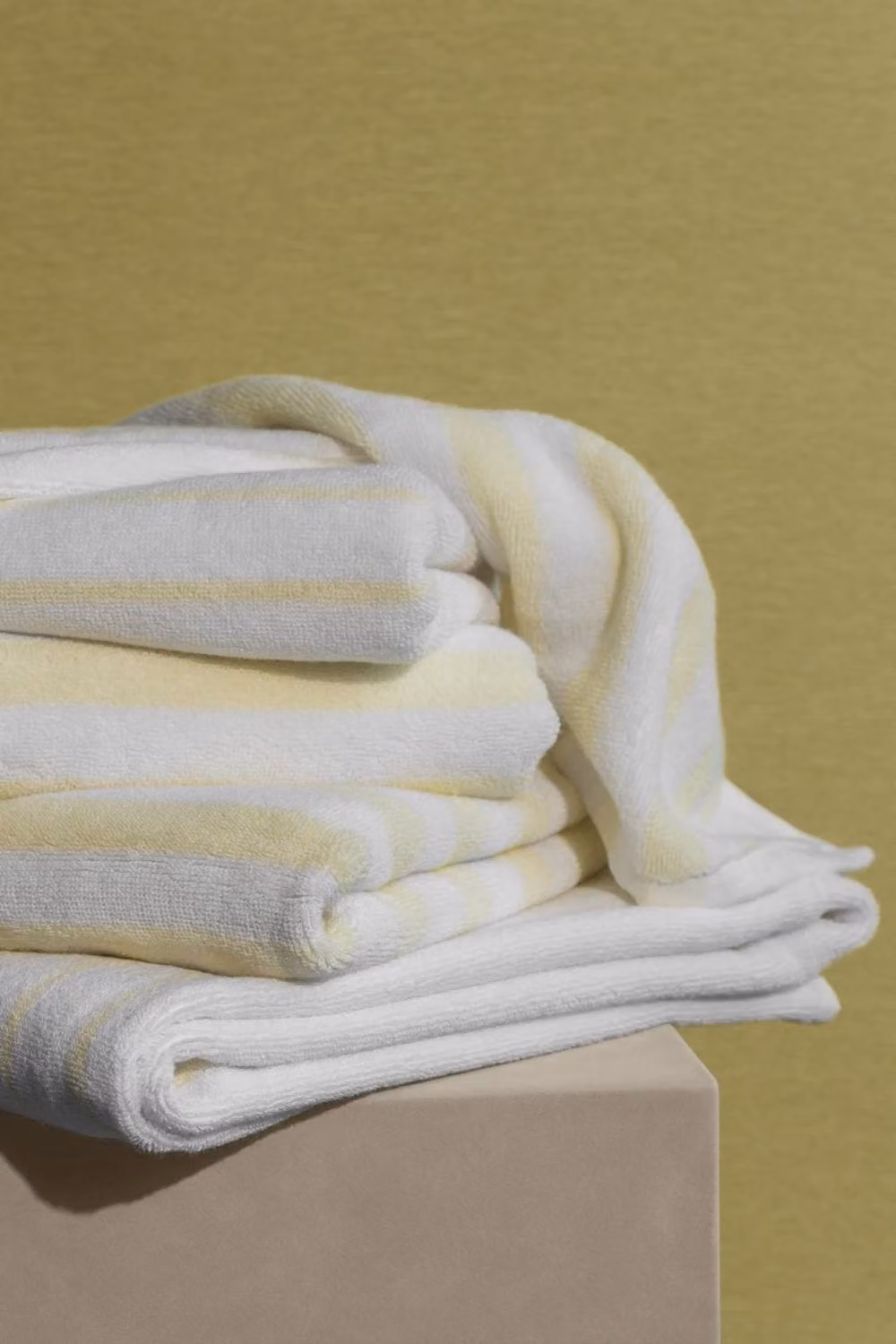 Blomus ARTO Striped Cotton Terry Bath Towel in White and Yellow, W/D/H: 140 x 70 x 70 cm – 2
