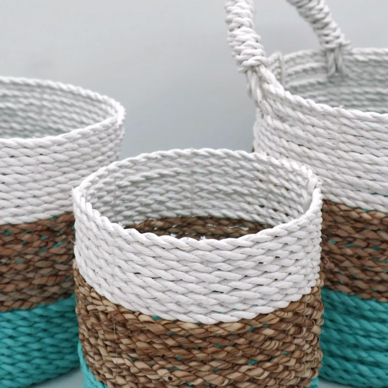 KDMD Seagrass Basket Set in Green, White and Multicolour – 3