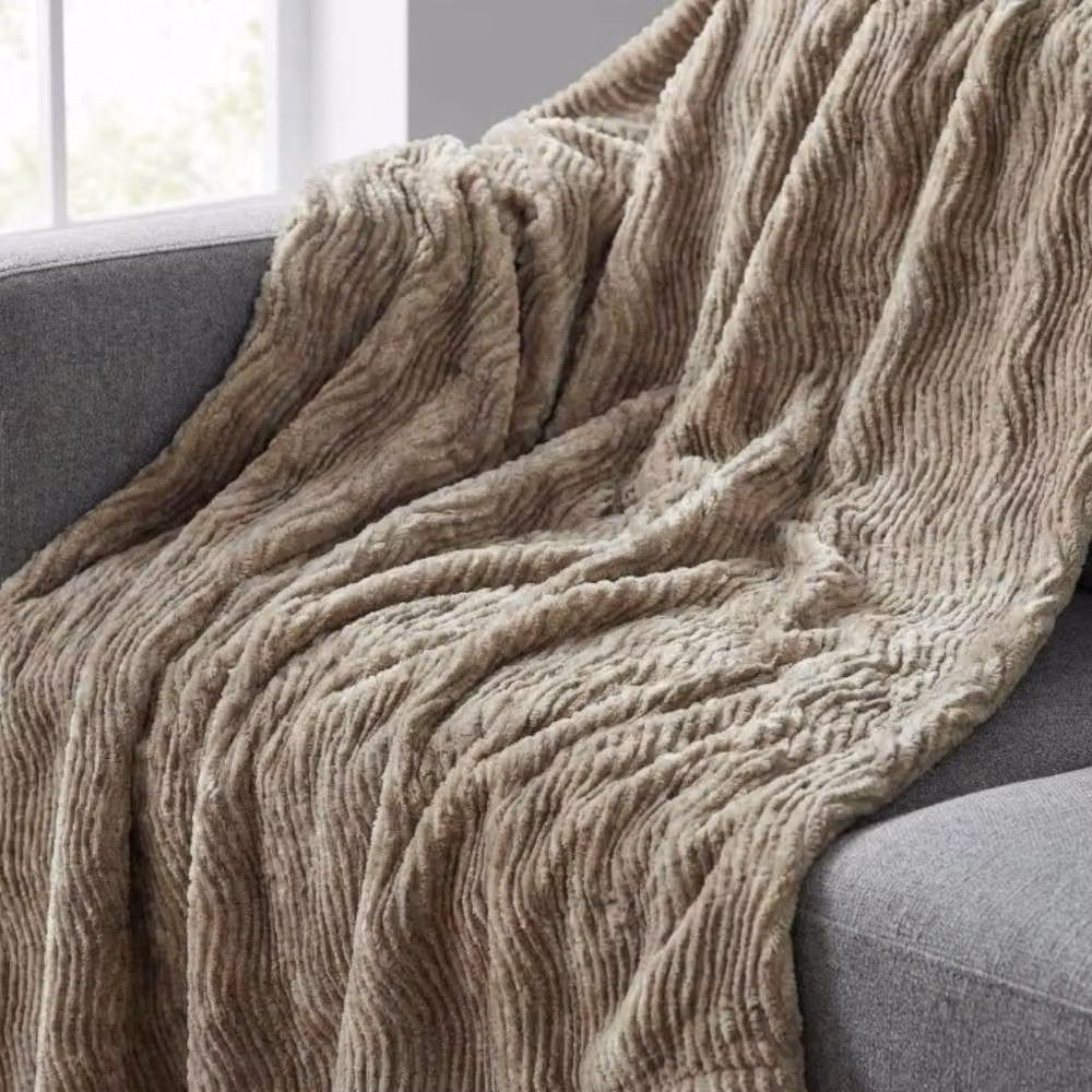 Garden Greatness Aurelle Mocha Faux Fur Statement Throw in Brown, W/D/H: 120 x 150 cm – 2