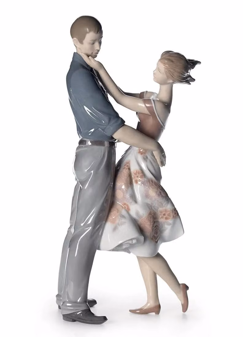 Lladró Happy Encounter Couple Multicolour Porcelain Figurine