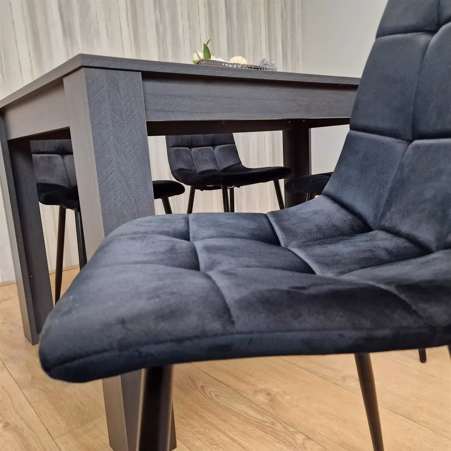 KOSY KOALA Modern Rectangular Dining Table Set with 4 Black Velvet Chairs in Brown and Anthracite, W/D/H: 80 x 80 x 75 cm – 3