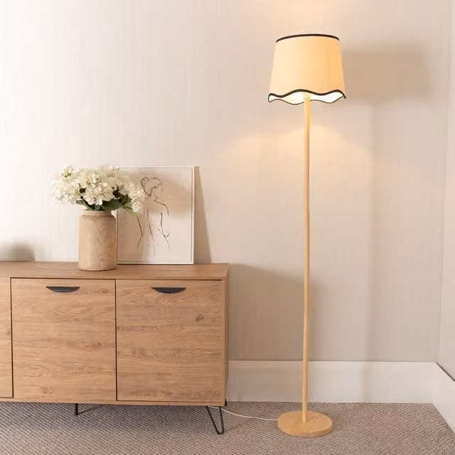ValueLights Heather Light Wood Single Stem Floor Lamp with Black Scallop Edge Tapered Fabric Shade – 1