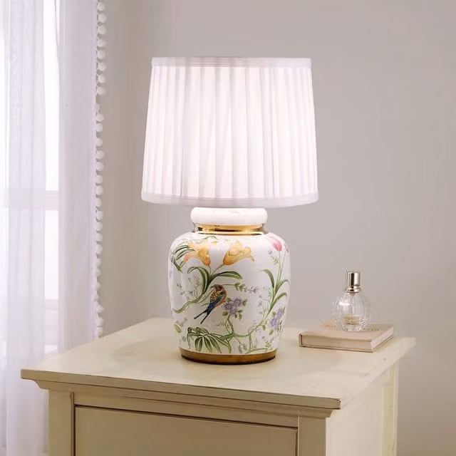 K LIVING Traditional Ceramic Floral Table Lamp with White Pleated Shade, Multicolour and Gold/Brass, Height: 43.5 cm