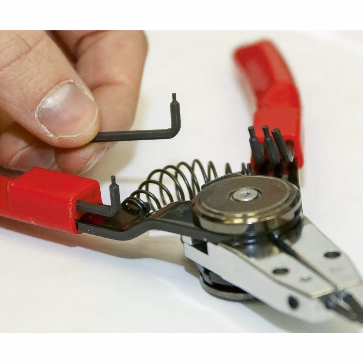 Loops Quick Change Internal and External Circlip Pliers with Interchangeable Tips in Red and Multicolour Chrome Vanadium Steel – 4