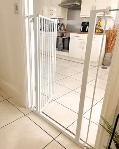 Safetots Extra Tall Narrow Metal Pressure Fit Safety Gate, White, Height: 104 cm, Width: 68.5 cm - 75 cm – 4