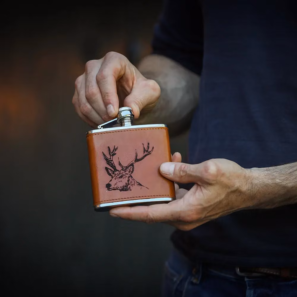 Selbrae House Leather Hip Flask with Stag Design in Brown – 2