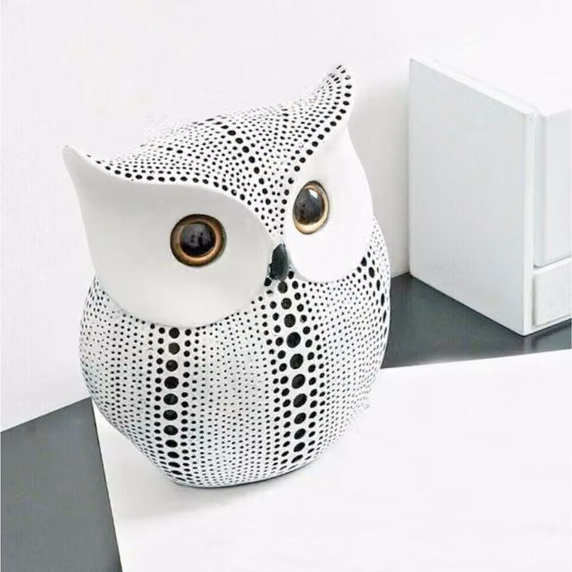 Livingandhome Classic Black and White Dotted Animal Resin Sculpture