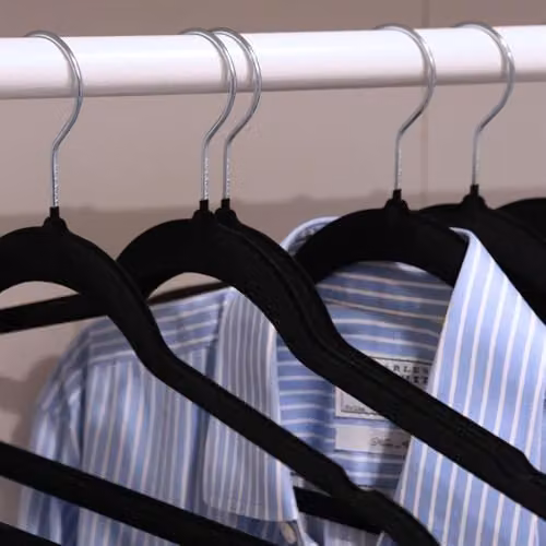 Harbour Housewares Non-Slip Velvet Flocked Clothes Hangers with Trouser Bar in Black, Pack of 25 – 5