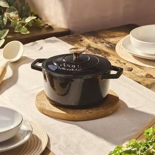 Cooks Professional Enamelled Cast Iron Casserole Dish with Lid and Handles, 2.8 l, Black – 2