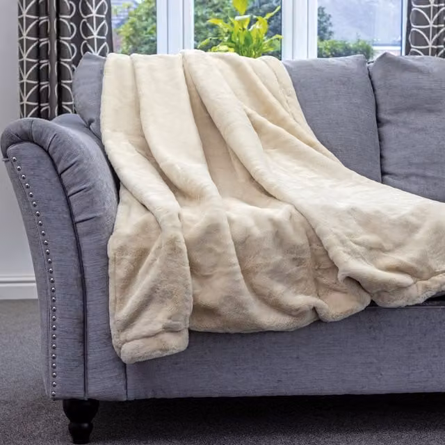Dreamcatcher Faux Fur Polyester Throw Blanket in Beige, W/D: 160 x 130 cm – 1