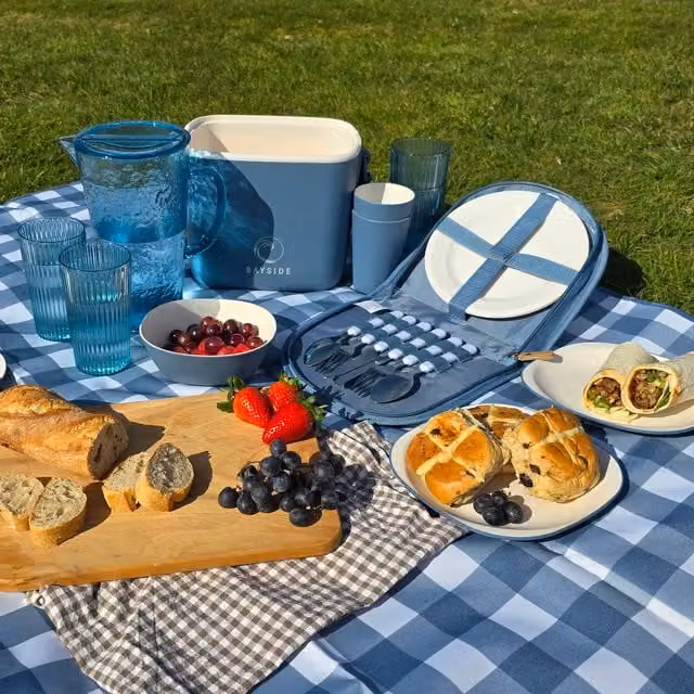 Bayside 2-in-1 Water-Repellent Picnic Blanket and Tablecloth in Blue