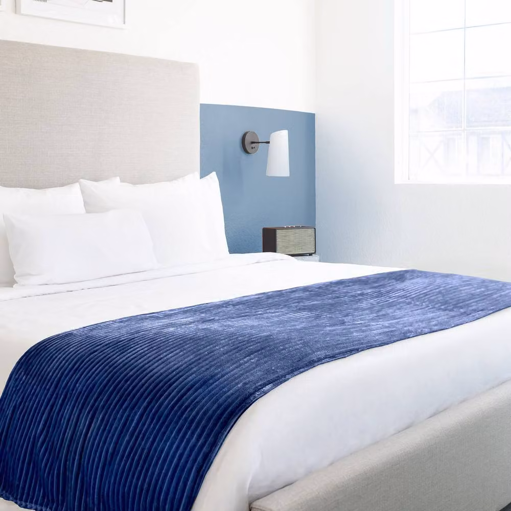 New Edge Blinds Dahlia Fleece Throw in Blue, W: 140 cm, L: 180 cm – 2