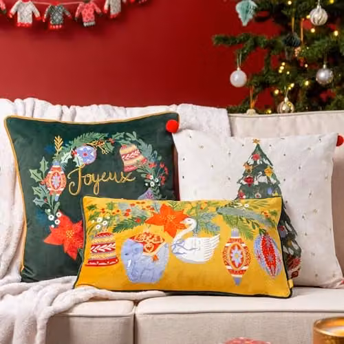 Riva Home Christmas Floral Velvet Cushion in Green and Gold, W/D/H: 43 x 43 x 43 cm – 4