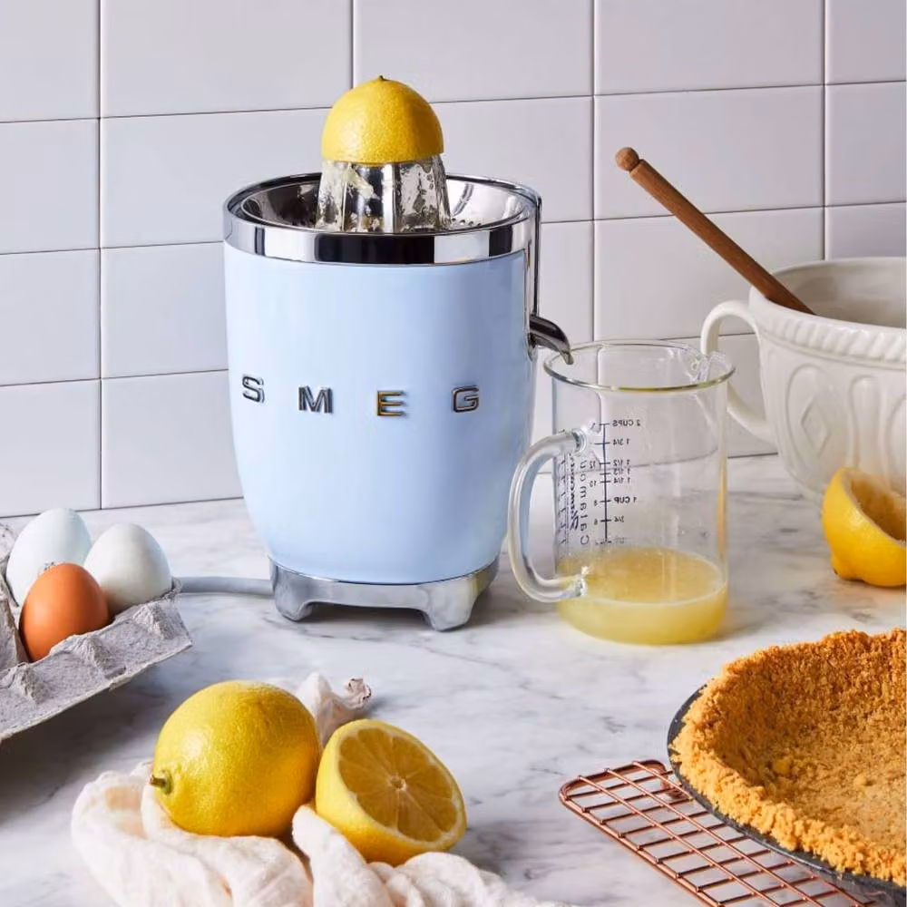 Smeg Blue Electric Citrus Press Juicer in Stainless Steel and Plastic – 2