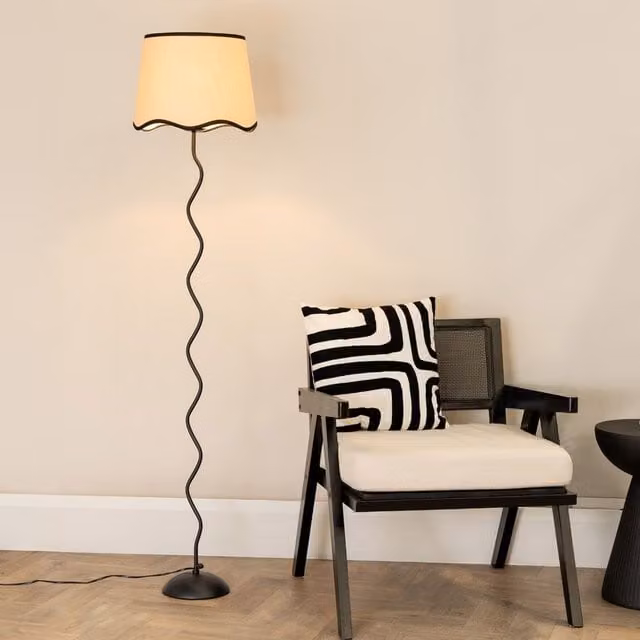 ValueLights Wiggle Black Metal Floor Lamp with White Fabric Scallop Trim Shade, H 160 cm x W 35 cm x D 35 cm – 1
