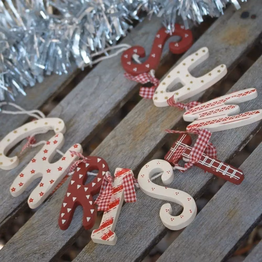Shatchi Vintage Country Style Tartan and Cream Wooden Christmas Garland Banner with Red and White Checked Pennants – 8