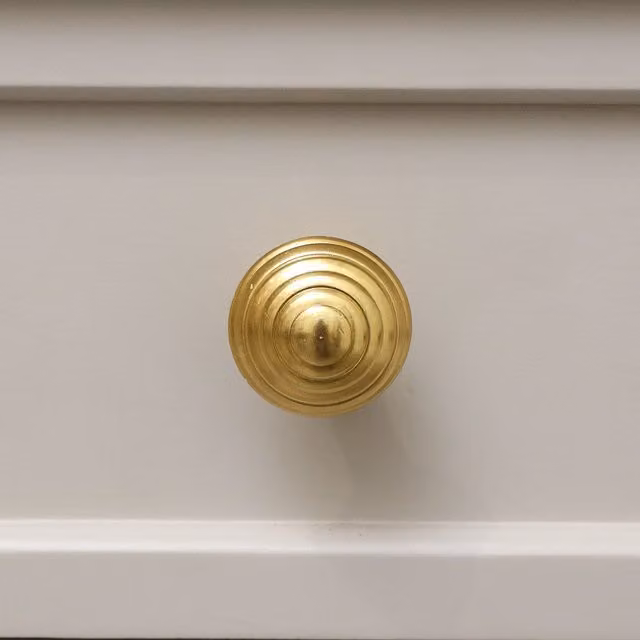 Melody Maison Round Polished Gold Metal Swirl Detailed Drawer Knob