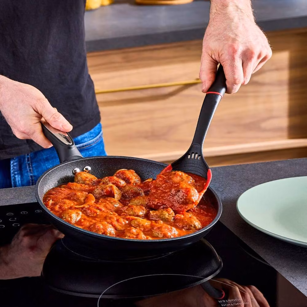 Morphy Richards Black Ceramic Forged Aluminium Frying Pan, Diameter: 24 cm – 9